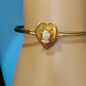 VTG Circa 1950 Genuine Cameo Heart Bracelet